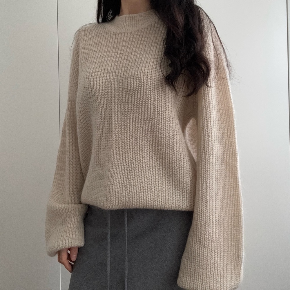 Aritzia Half Moon Cream knit sweater with puff sleeve M